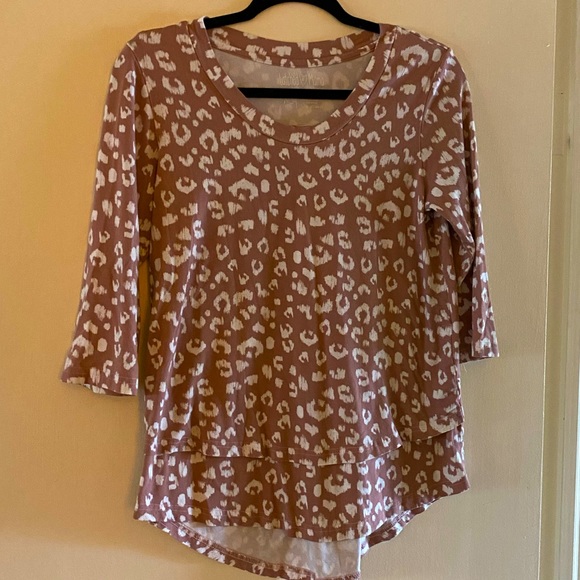 Latched Mama 3/4 sleeve scoop neck printed nursing top - Picture 2 of 7